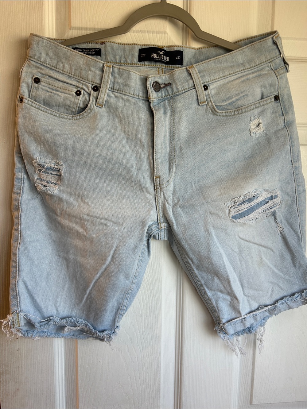 Hollister Men’s Light Blue Skinny Ripped Jeans